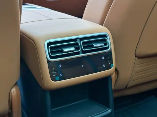Li Auto L7 — Фото автомобиля 19