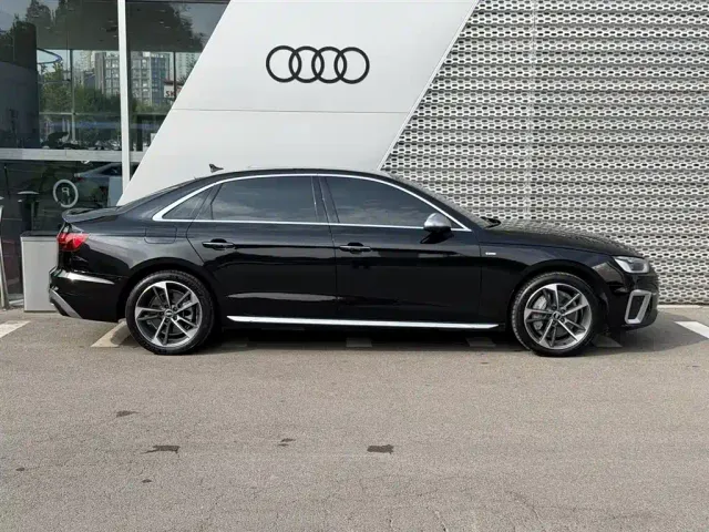 Audi A4L — Фото автомобиля 3