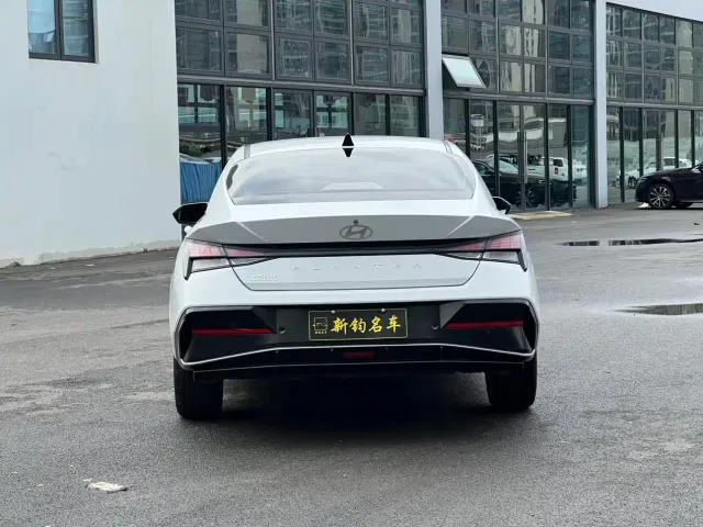 Hyundai Elantra — Фото автомобиля 13