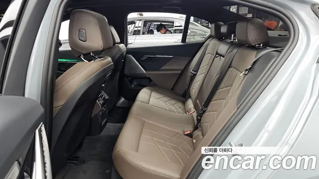 BMW 5 Series G60 — Фото автомобиля 16
