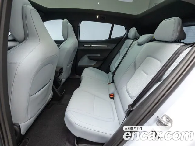 Volvo EX30 — Фото автомобиля 12