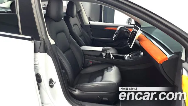 Tesla Model 3 — Фото автомобиля 16