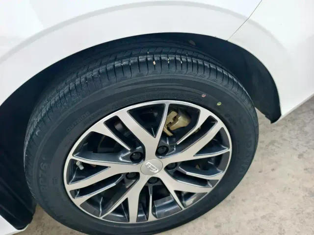 Geely Emgrand — Фото автомобиля 9