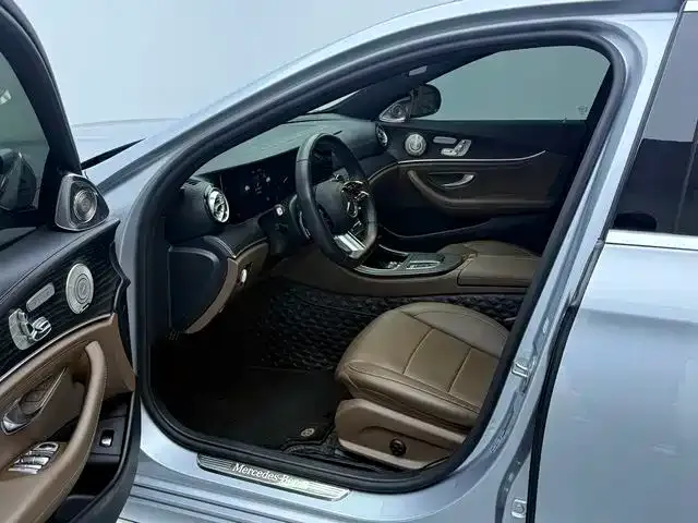 Mercedes-Benz E-Class — Фото автомобиля 15