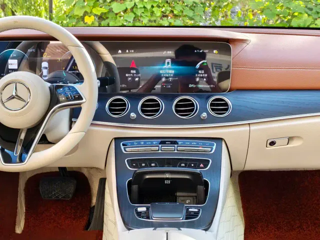 Mercedes-Benz E-Class — Фото автомобиля 12
