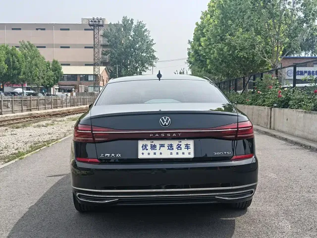 Volkswagen Passat — Фото автомобиля 8