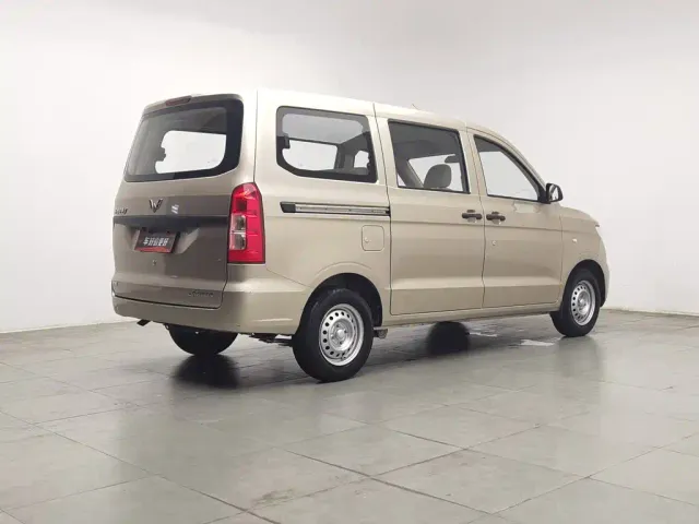 Wuling Hongguang V — Фото автомобиля 2