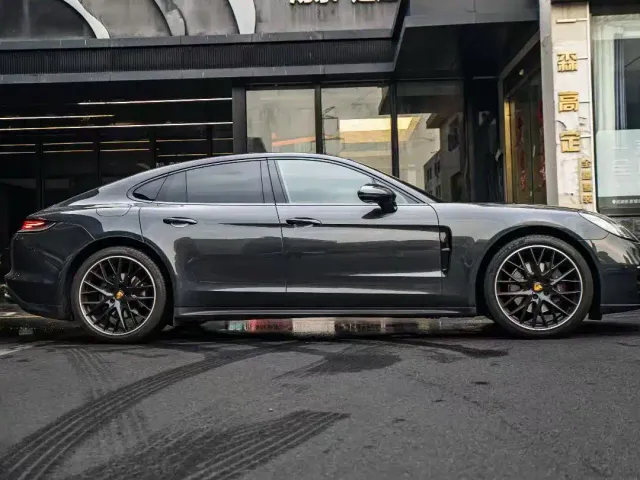 Porsche Panamera — Фото автомобиля 3