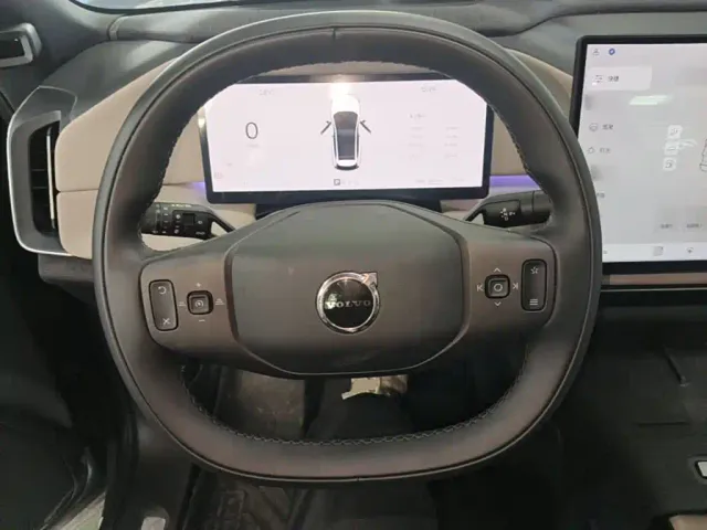 Volvo XC70 Plug-in Hybrid — Фото автомобиля 10