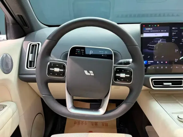 Li Auto L6 — Фото автомобиля 7