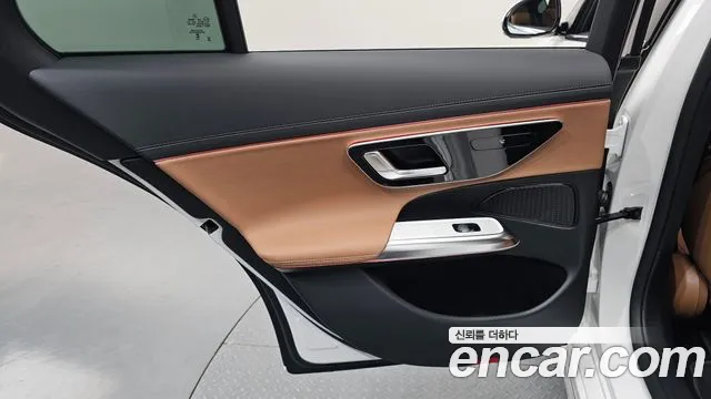 Mercedes-Benz E-Class — Фото автомобиля 25