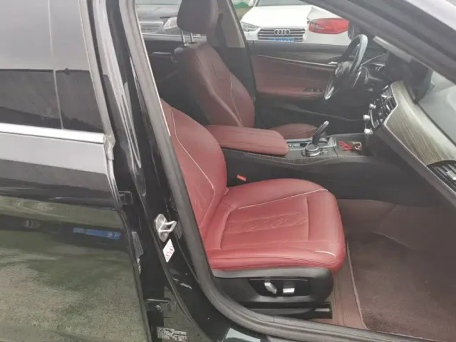 BMW 5 Series — Фото автомобиля 24