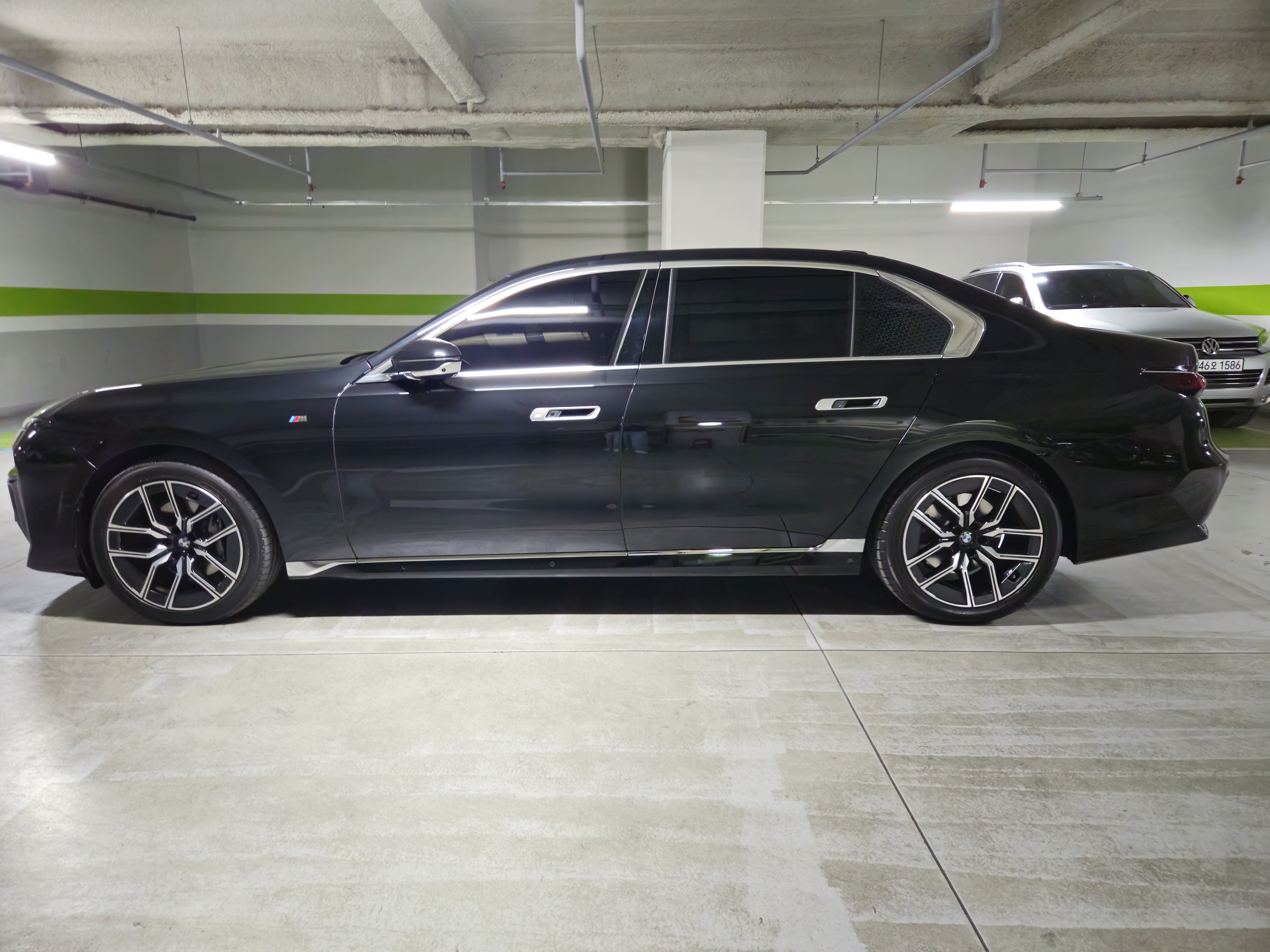 BMW 7 Series G70 — Фото автомобиля 4