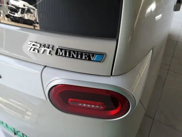 Wuling Hongguang Mini EV — Фото автомобиля 7