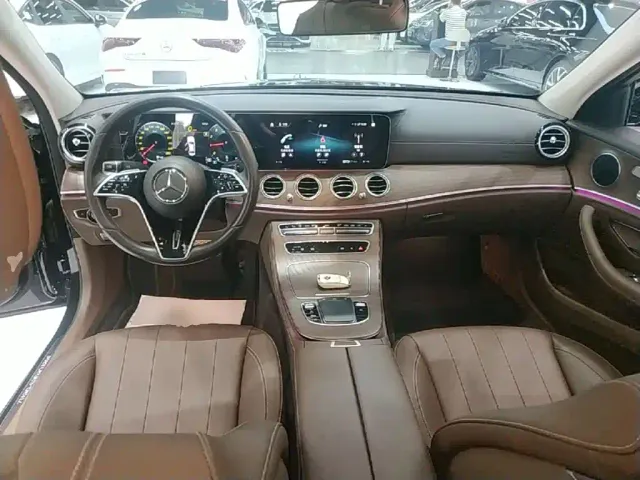 Mercedes-Benz E-Class — Фото автомобиля 9