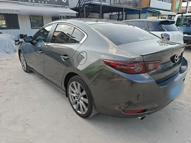 Mazda Axela — Фото автомобиля 4