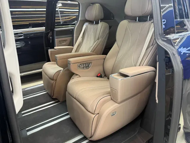 Xpeng X9 — Фото автомобиля 8