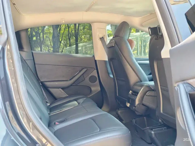 Tesla Model Y — Фото автомобиля 10