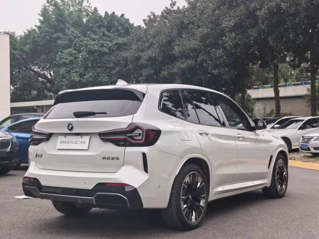 BMW iX3 — Фото автомобиля 18