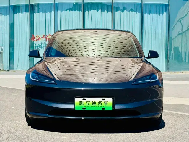 Tesla Model 3 — Фото автомобиля 2