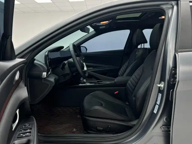 Hyundai Elantra — Фото автомобиля 4