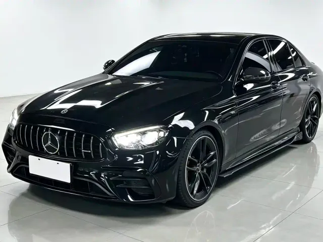 Фотография автомобиля — Mercedes-Benz E-Class AMG
