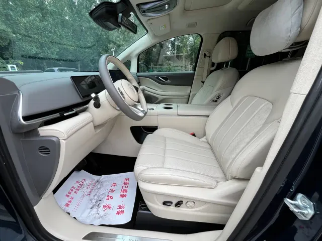 Voyah Dreamer — Фото автомобиля 10