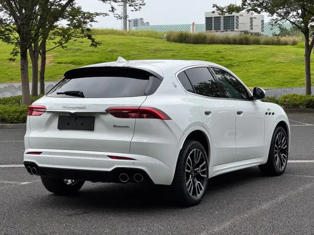 Maserati Grecale — Фото автомобиля 7