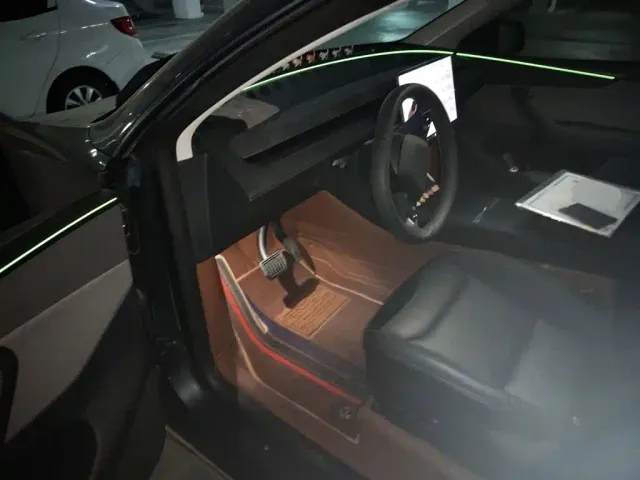 Tesla Model Y — Фото автомобиля 13