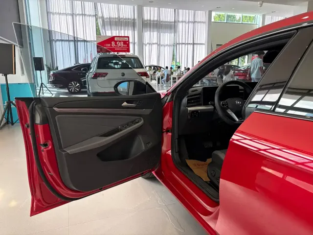 Volkswagen Lamando 2025 Lamando L 2.0T Base — Фото автомобиля 5