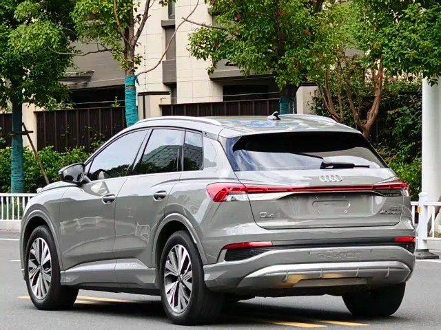 Audi Q4 e-tron — Фото автомобиля 10