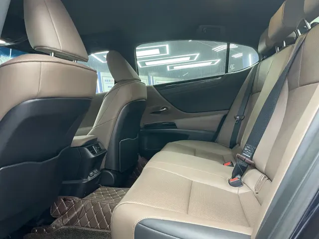 Lexus ES — Фото автомобиля 4