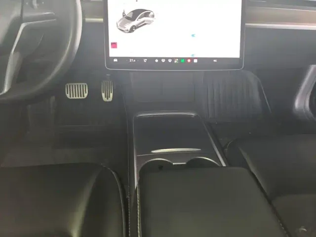Tesla Model 3 — Фото автомобиля 11