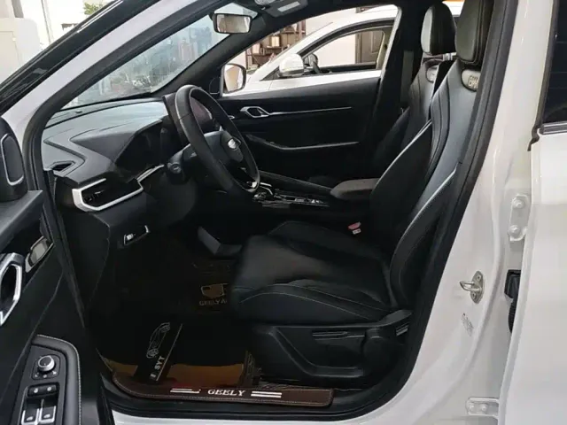 Geely Binyue — Фото автомобиля 14