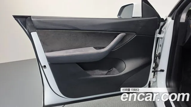 Tesla Model Y — Фото автомобиля 13