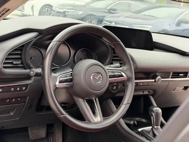 Mazda Axela — Фото автомобиля 17