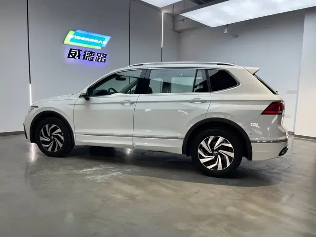 Volkswagen Tiguan L — Фото автомобиля 4