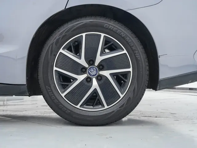 BYD Qin L — Фото автомобиля 10