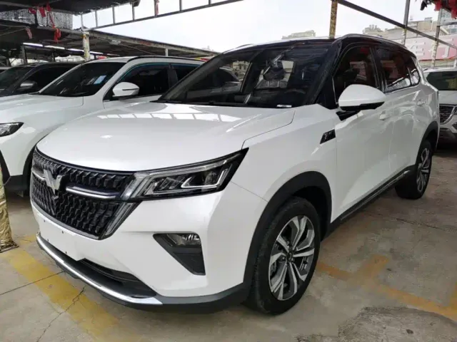 Фотография автомобиля — Wuling Asta