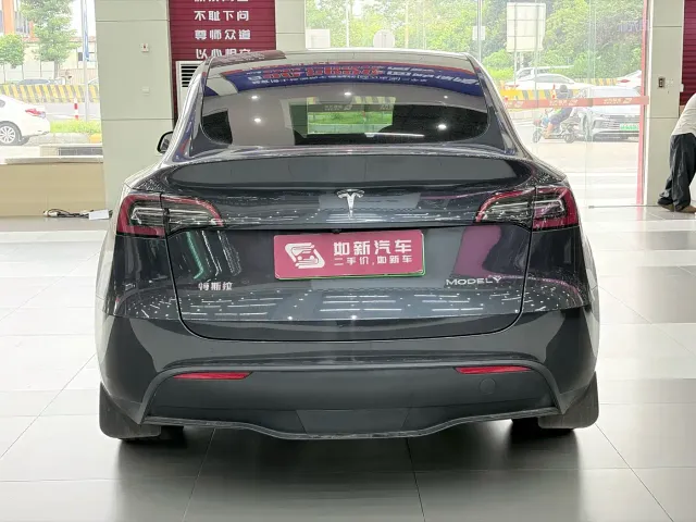 Tesla Model Y — Фото автомобиля 7
