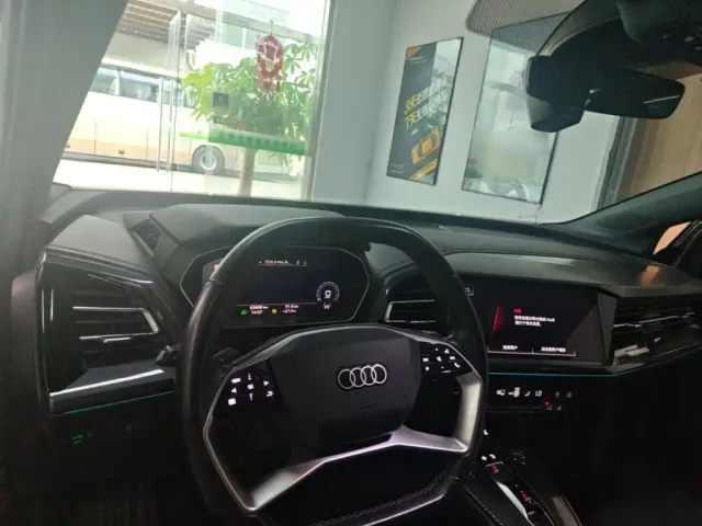 Audi Q4 e-tron — Фото автомобиля 9