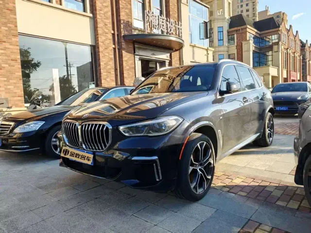 Фотография автомобиля — BMW X5