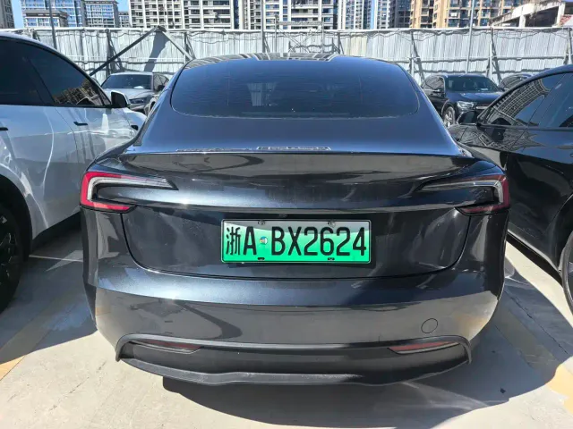 Tesla Model 3 — Фото автомобиля 4