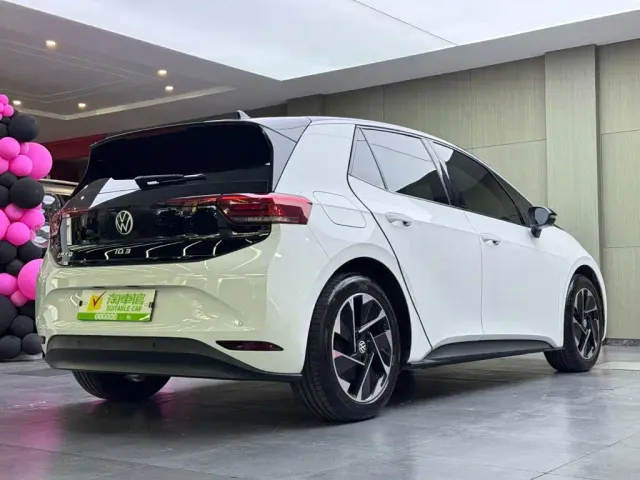 Volkswagen ID.3 — Фото автомобиля 4