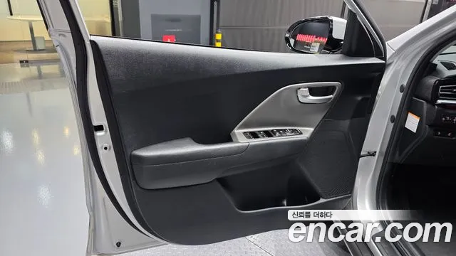 Kia Niro — Фото автомобиля 12