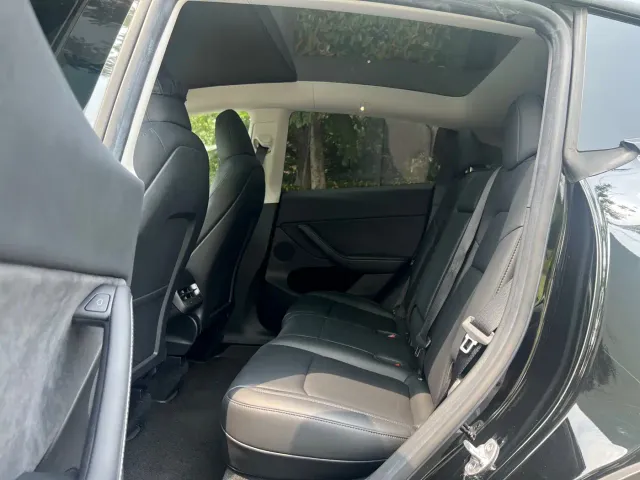 Tesla Model Y — Фото автомобиля 9