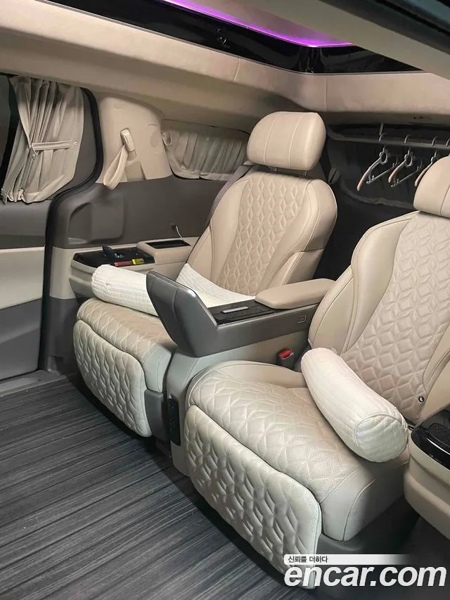 Kia Carnival Generation 4 — Фото автомобиля 4
