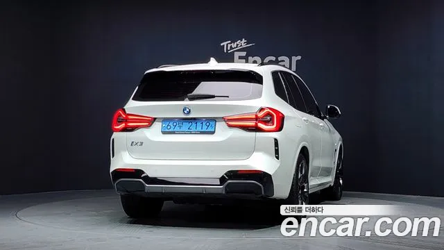BMW iX3 — Фото автомобиля 4