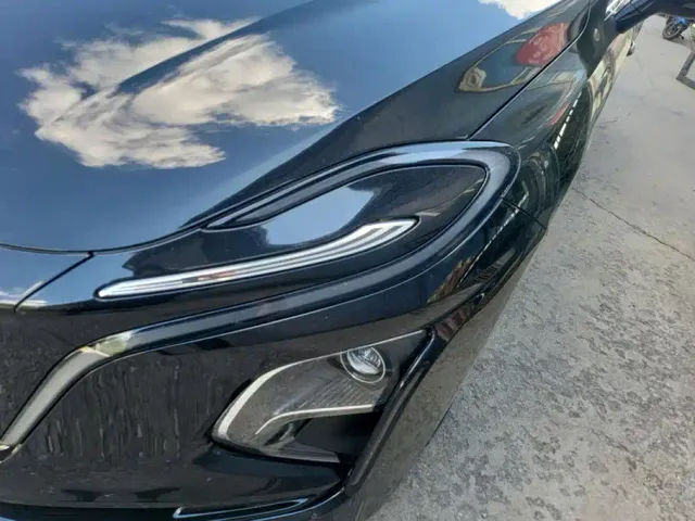 Hongqi E-QM5 — Фото автомобиля 5