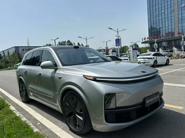 Li Auto L8 — Фото автомобиля 3
